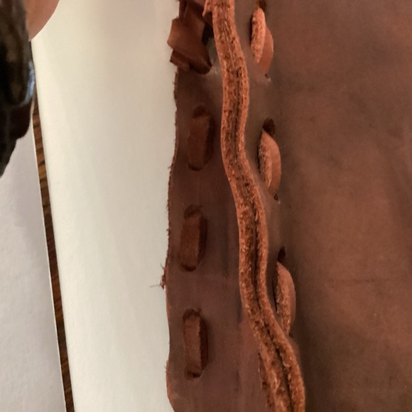 Hand crafted leather bag with fringe - Picture 12 of 13